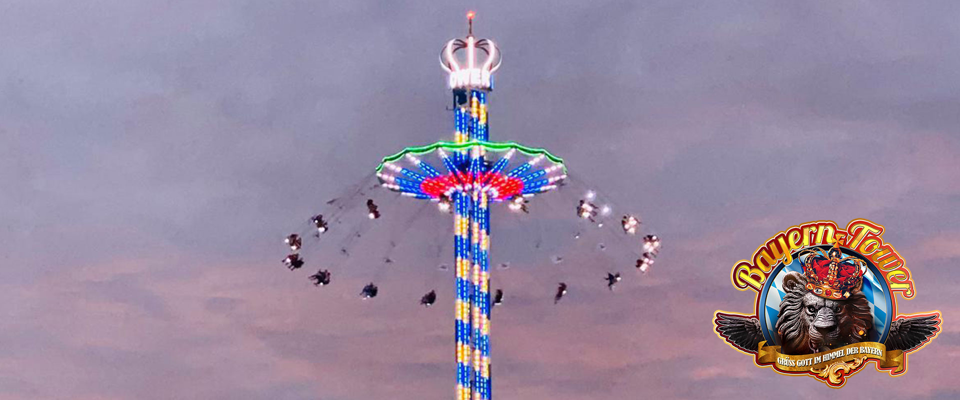 Bayern-Tower am Abend